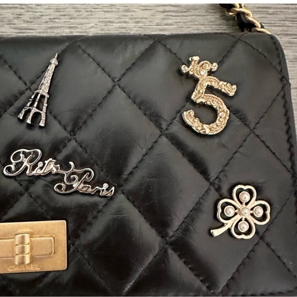 ****SOLD**** Chanel Lucky Charms Wallet on a Chain- Metiers d’ Arts 2017 - Picture 6 of 14